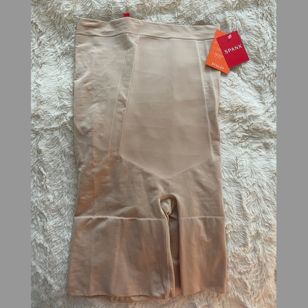 Spanx Oncore High-Waisted Mid-Thigh Short *NWT* - Picture 2 of 8
